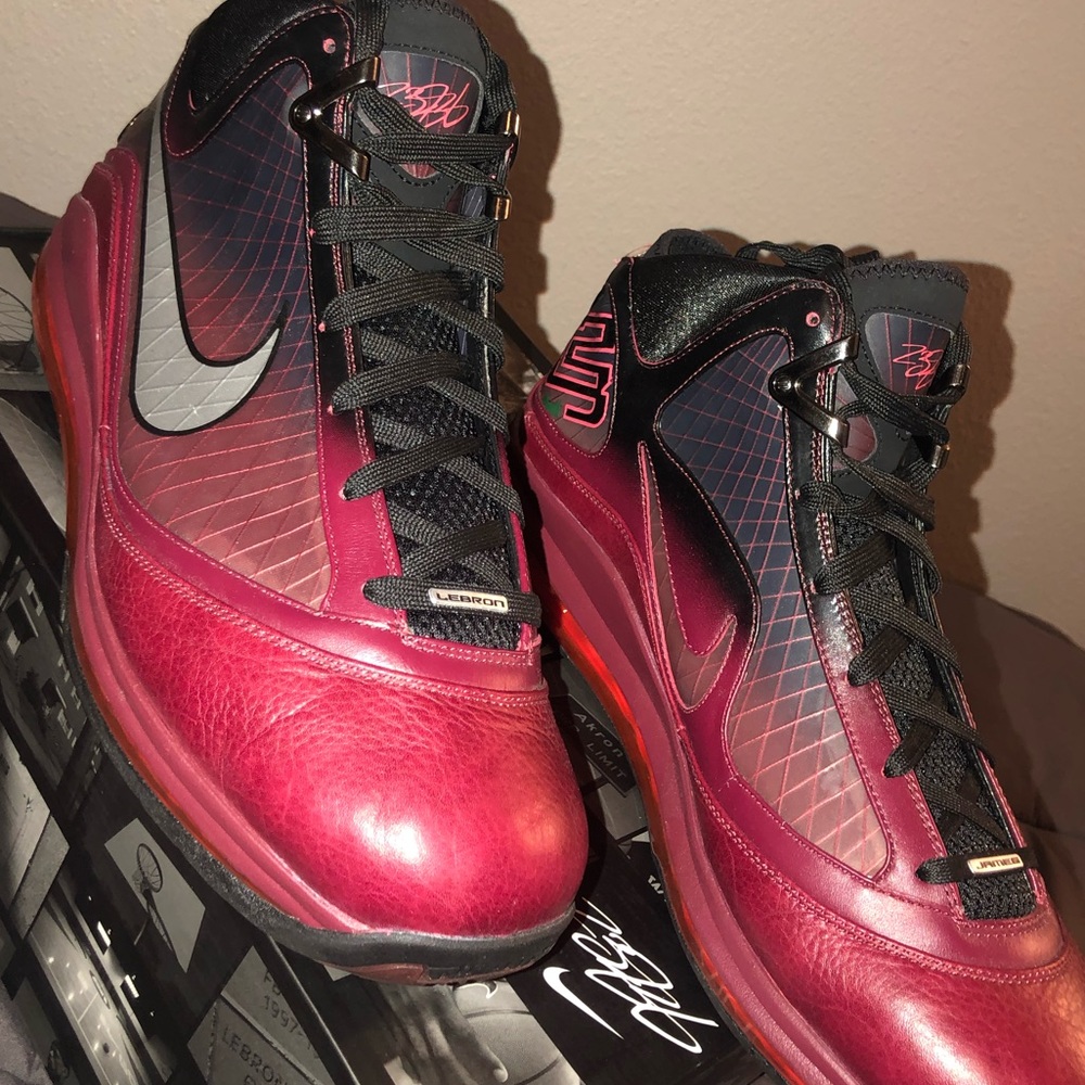 Nike Men’s “09 LeBron VII 7 “Christmas” Retro